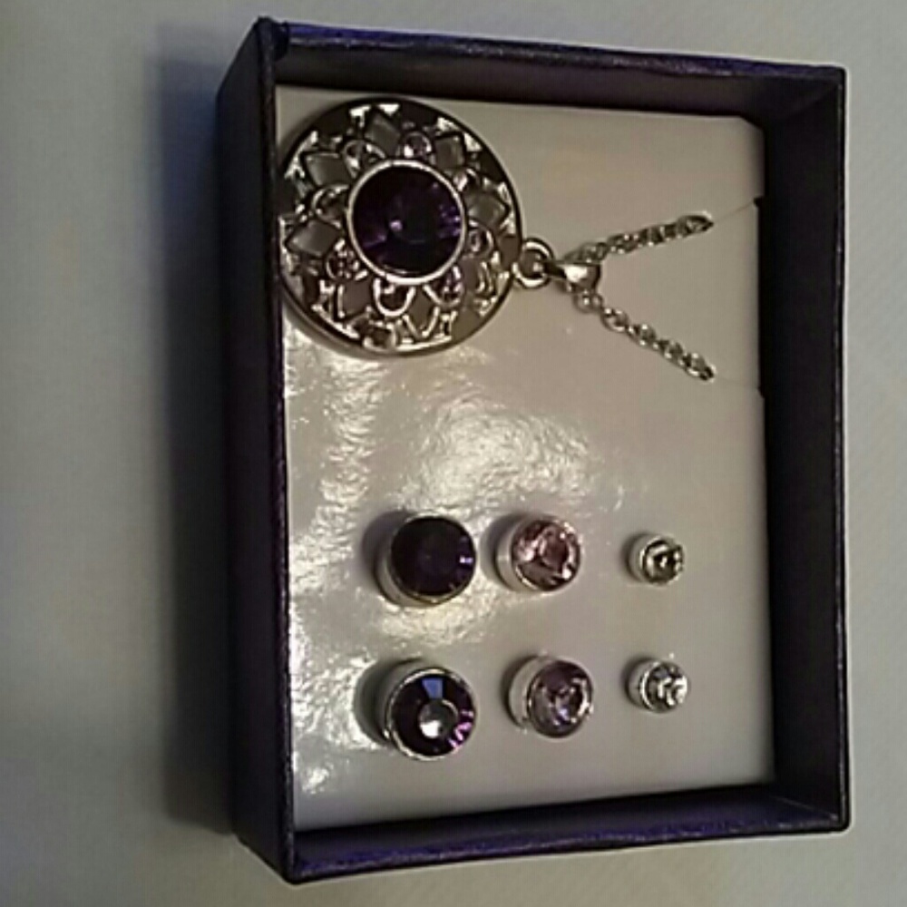 Silver/Amethyst necklace and earring set